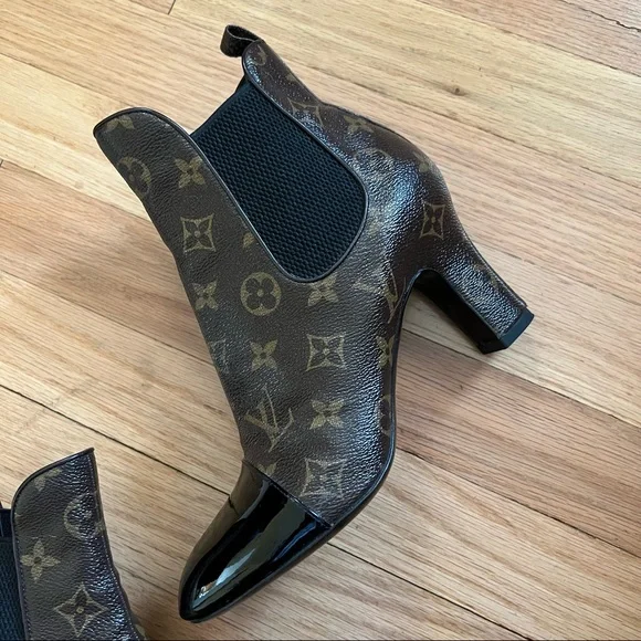 LOUIS VUITTON MONOGRAM REVIVAL ANKLE BOOTIES - Picture 7 of 11